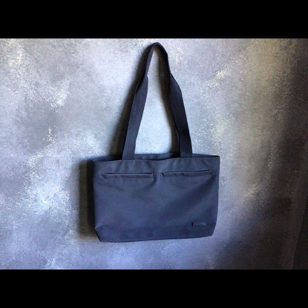 Zippered Navy Tote Bag w/2 outside zippered pockets & 1 inside zippered pocket